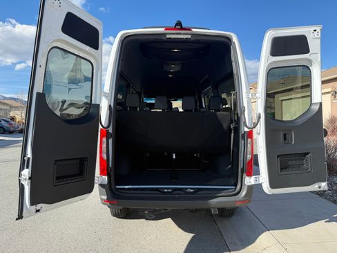 Used 2025 Mercedes-Benz Sprinter 2500 image 9