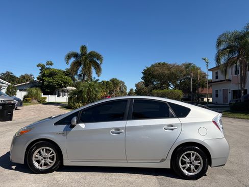 Used 2011 Toyota Prius Two image 1