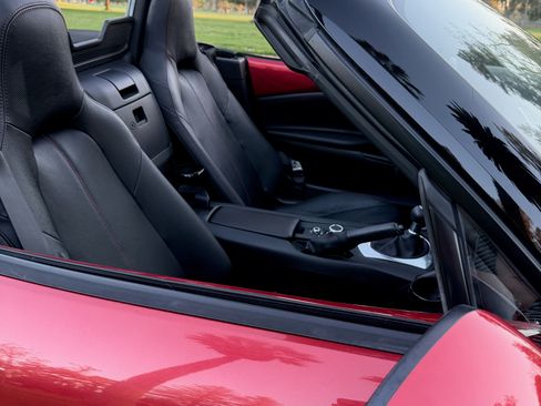 Used 2016 MAZDA MX-5 Miata Grand Touring image 4