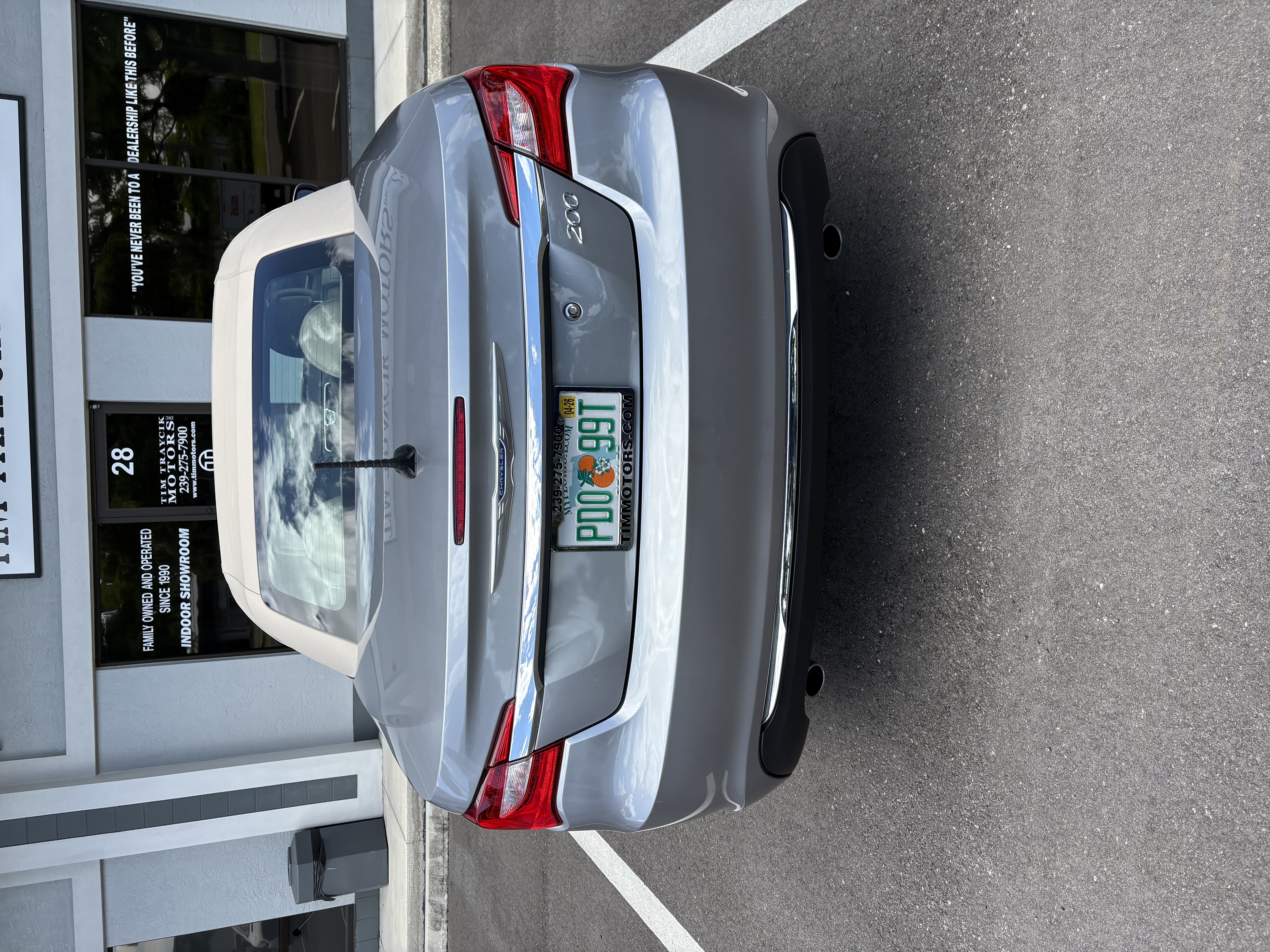 Used 2013 Chrysler 200 Limited FWD image 1