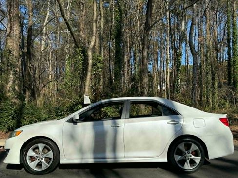 Used 2012 Toyota Camry SE image 9