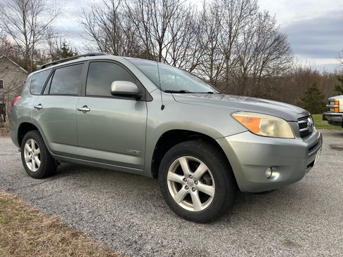 Used 2007 Toyota RAV4 Limited FWD image 2