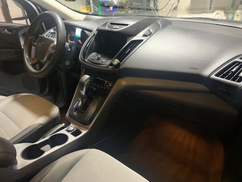 Used 2015 Ford Escape SE w/ Equipment Group 201A FWD image 8