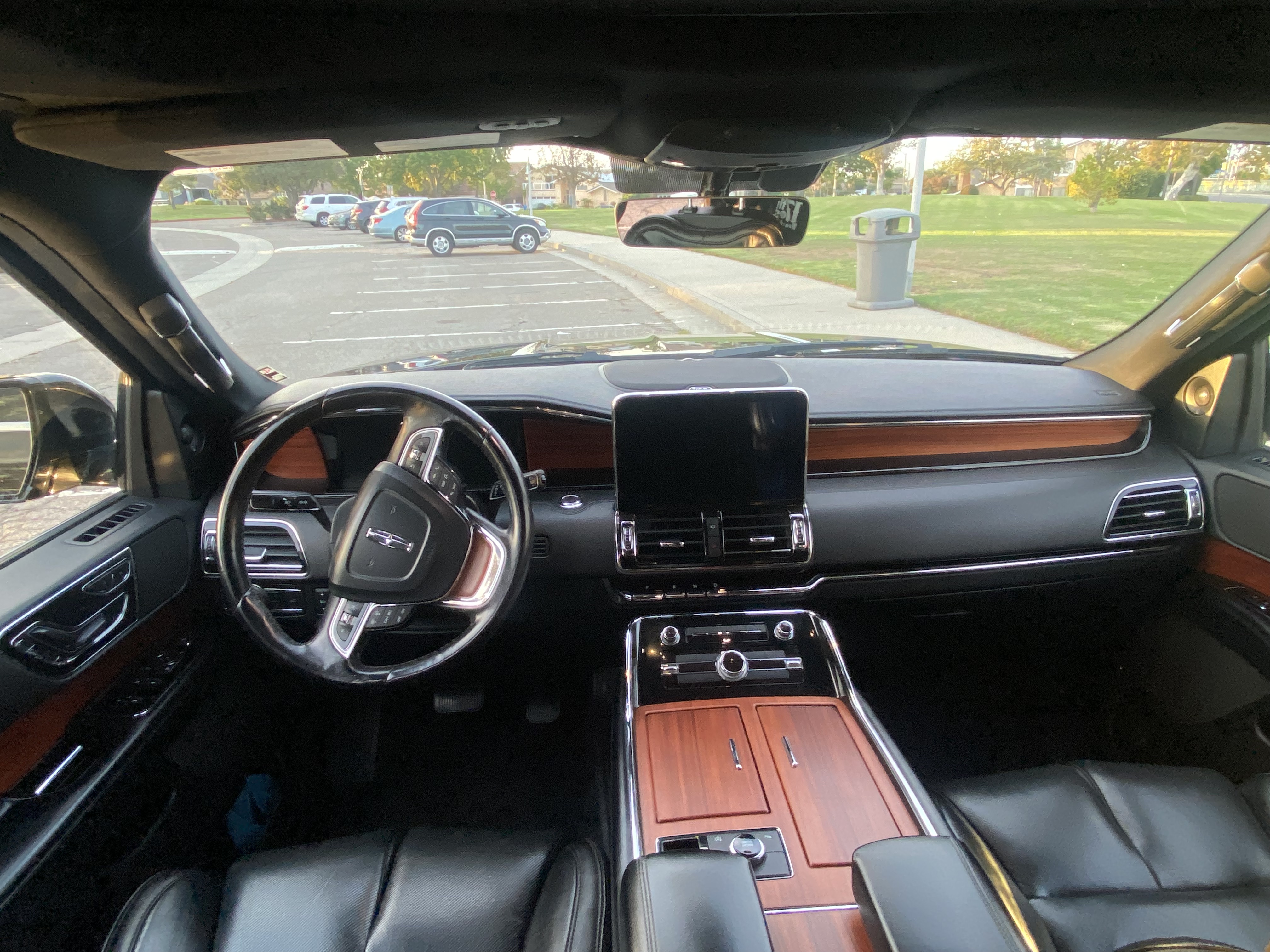 Used 2018 Lincoln Navigator L Select RWD image 10