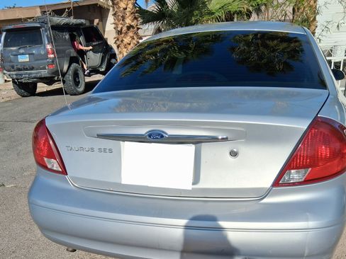 Used 2001 Ford Taurus SES image 4