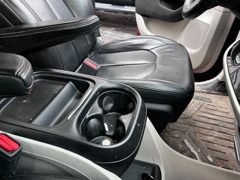 Used 2018 Chrysler Pacifica Touring-L FWD image 14