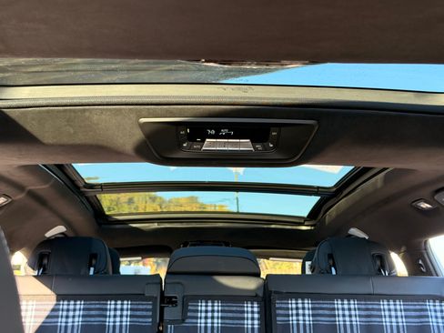 Used 2022 BMW X7 M50i image 6