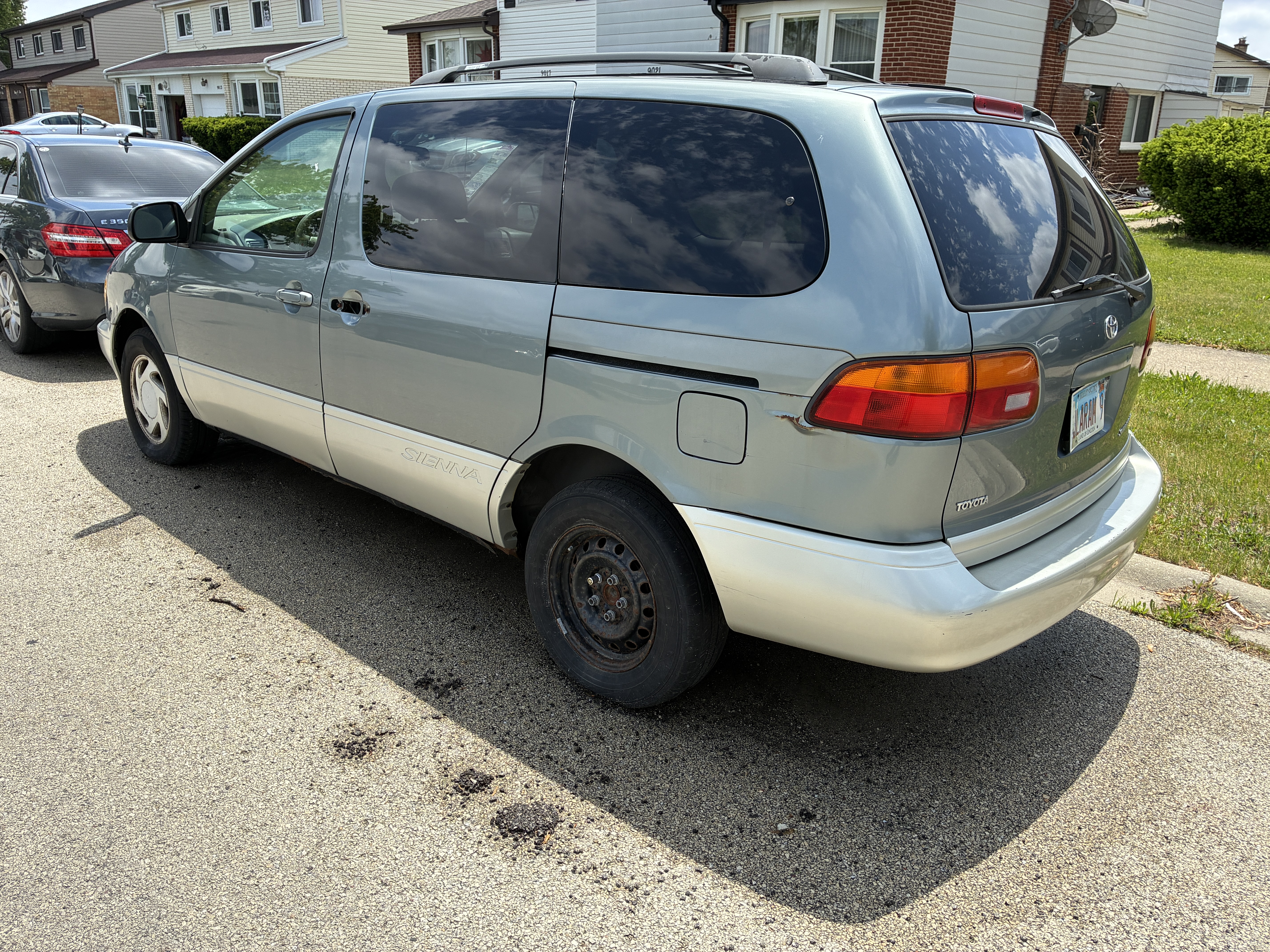 Used 1999 Toyota Sienna LE FWD image 2