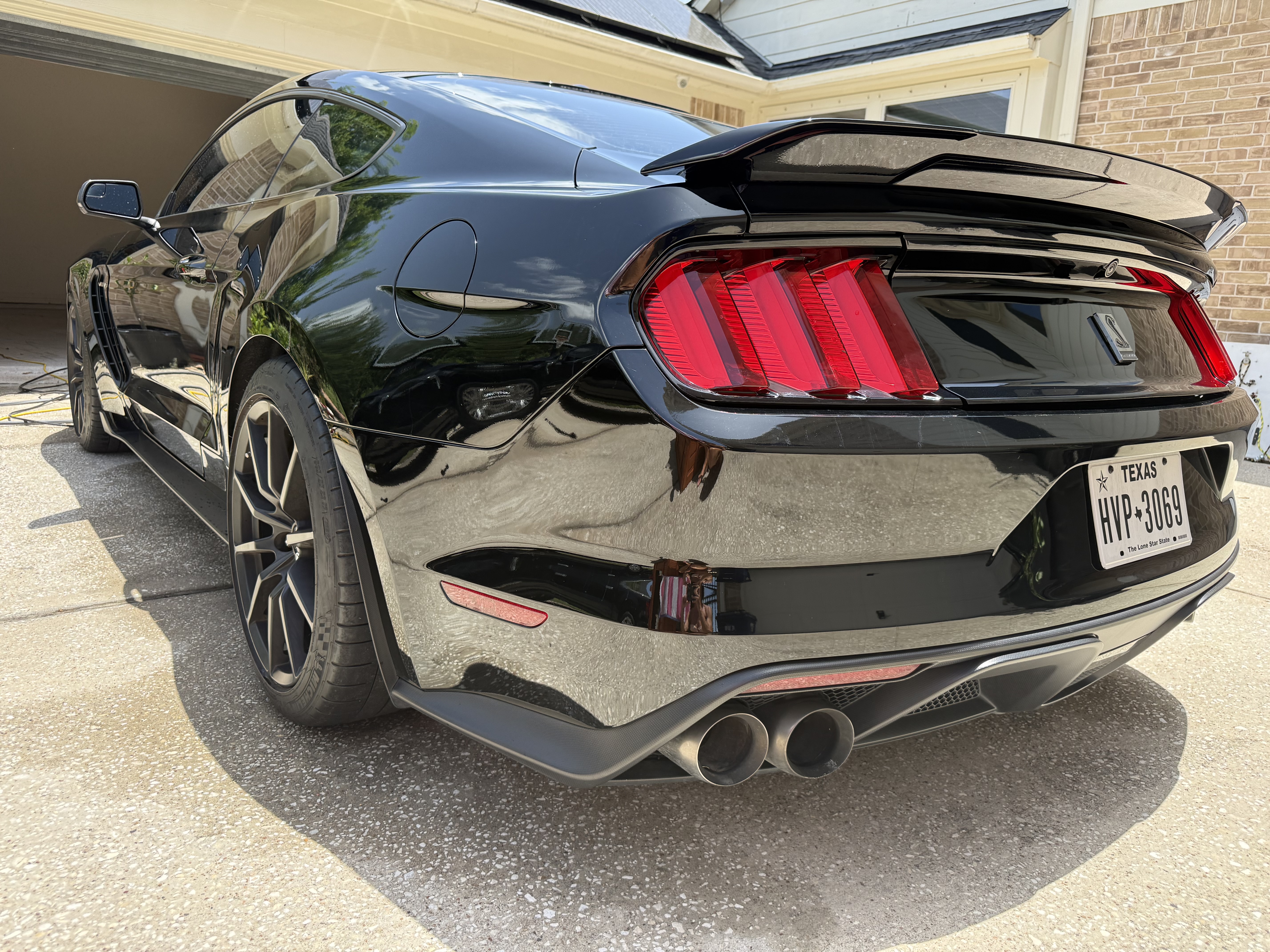 Used 2017 Ford Mustang Shelby GT350 RWD image 5