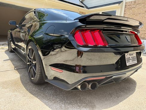 Used 2017 Ford Mustang Shelby GT350 RWD image 5