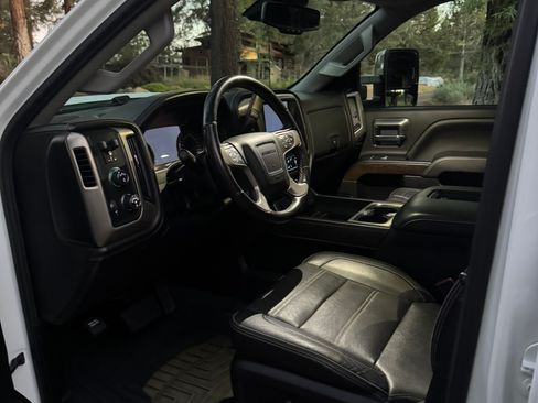 Used 2019 GMC Sierra 3500 Denali AWD/4WD image 10
