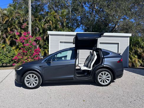 Used 2017 Tesla Model X 100D image 6