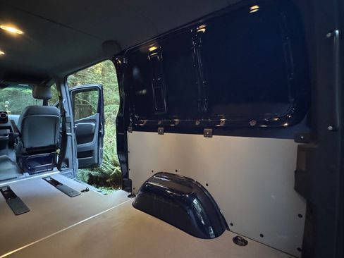 Used 2025 Mercedes-Benz Sprinter 2500 image 11