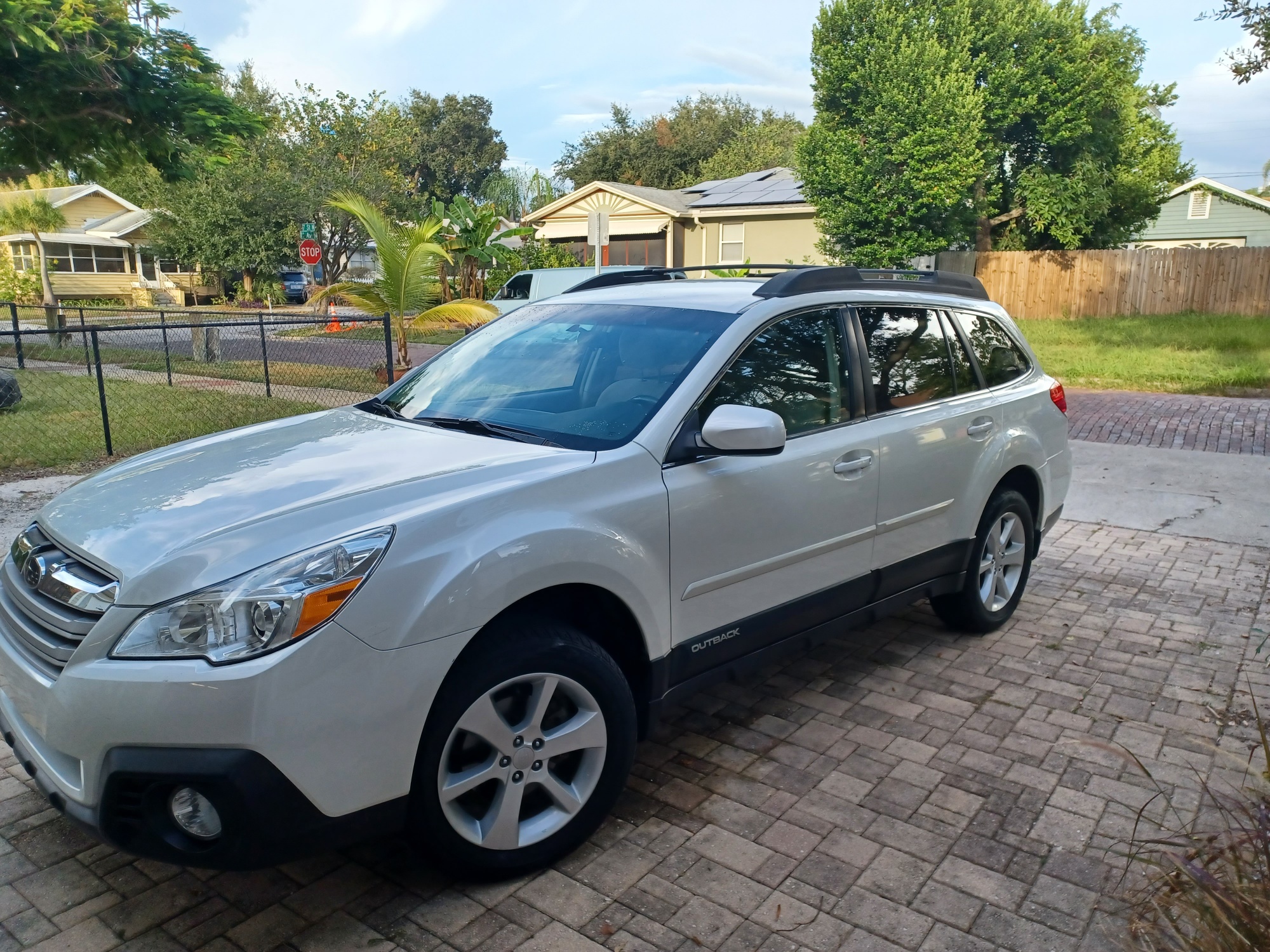 Used 2014 Subaru Outback 2.5i Premium AWD/4WD image 2