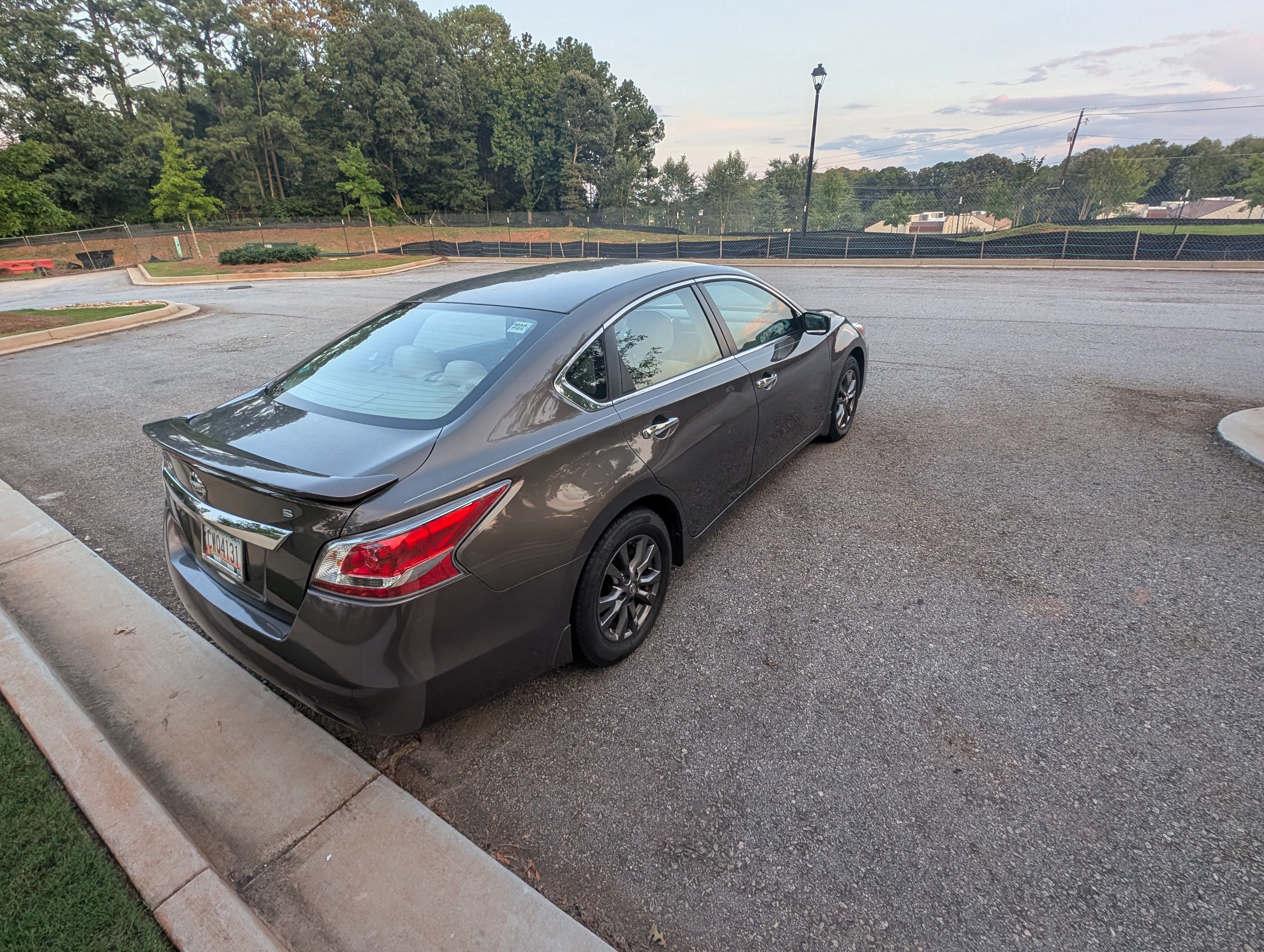 Used 2015 Nissan Altima 2.5 S w/ Sport Value Package FWD image 9