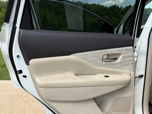 Used 2018 Nissan Murano SV FWD image 19