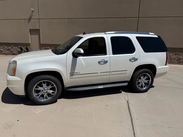 Used 2011 GMC Yukon Denali AWD/4WD image 1