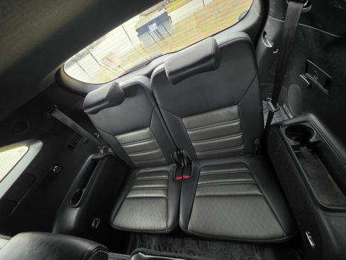 Used 2019 Kia Sorento SX image 2