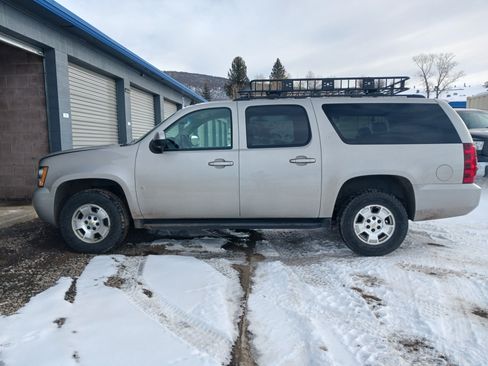 Used 2008 Chevrolet Suburban LT w/ LT Preferred Equipment Group image 1