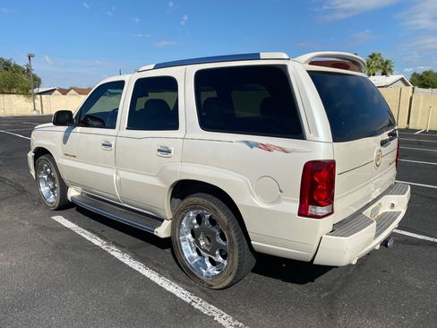 Used 2002 Cadillac Escalade AWD image 4
