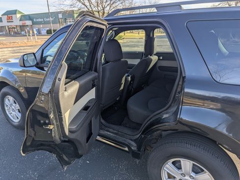 Used 2010 Mercury Mariner 2WD image 16