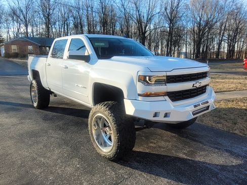 Used 2018 Chevrolet Silverado 1500 LT w/ All Star Edition image 8