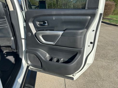 Used 2018 Nissan Titan PRO-4X image 14