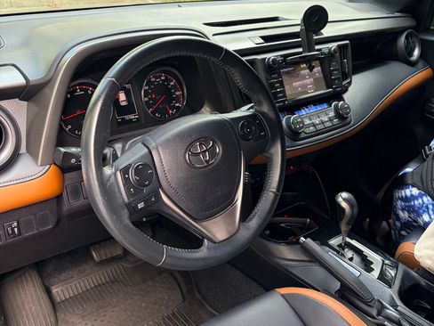 Used 2016 Toyota RAV4 SE FWD image 9