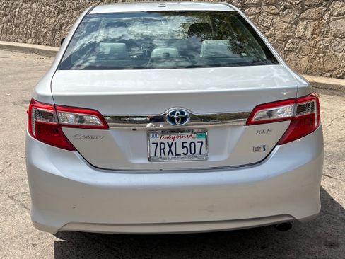 Used 2014 Toyota Camry XLE w/ Leather Package FWD image 4