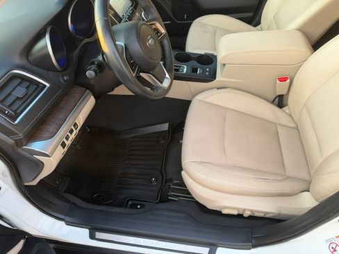 Used 2018 Subaru Outback 2.5i Limited AWD/4WD image 4