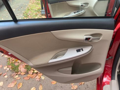 Used 2013 Toyota Corolla LE Special Edition image 12