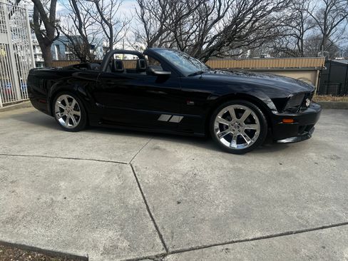 Used 2005 Ford Mustang GT Premium image 32