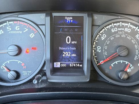 Used 2018 Toyota Tacoma SR w/ SR Convenience Package AWD/4WD image 11