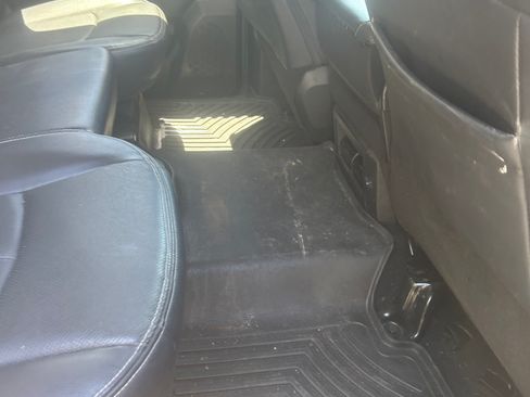 Used 2019 RAM 1500 Laramie AWD/4WD image 10