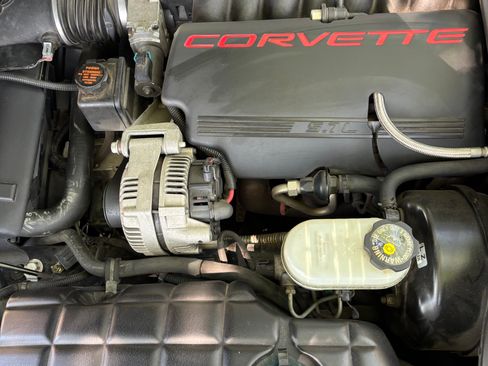 Used 2000 Chevrolet Corvette Convertible w/ Performance Handling Pkg RWD image 10