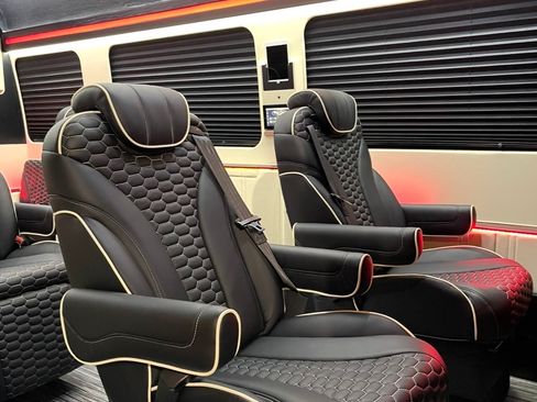 Used 2020 Mercedes-Benz Sprinter 3500 image 12