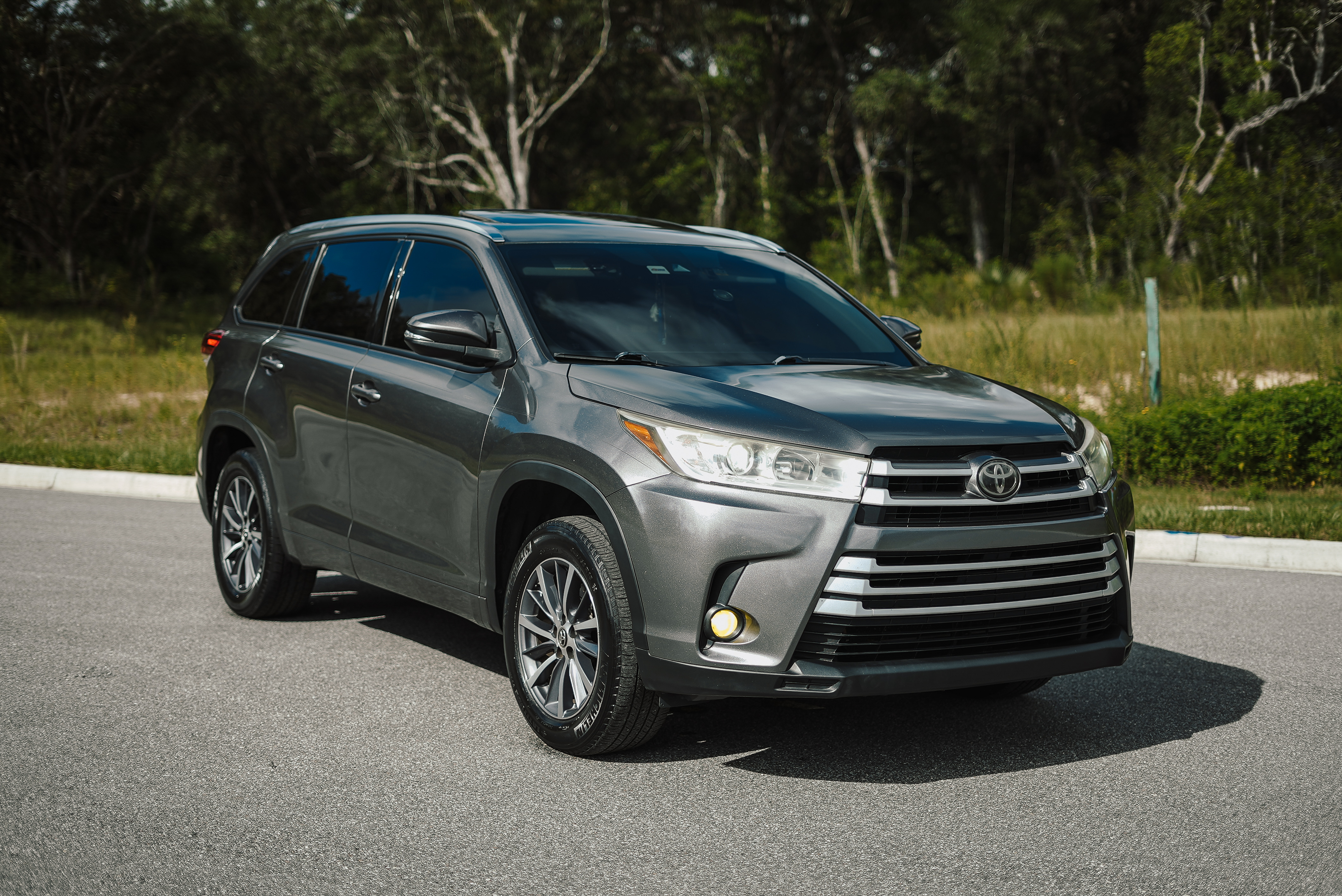 Used 2017 Toyota Highlander XLE FWD image 1
