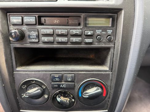 Used 2002 Hyundai Elantra GLS FWD image 10