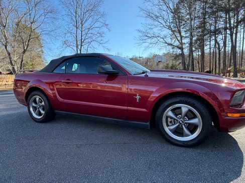 Used 2006 Ford Mustang Premium image 13