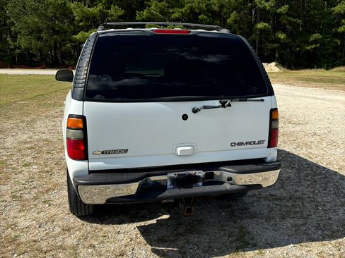 Used 2005 Chevrolet Tahoe LT w/ LT Preferred Equipment Group image 2