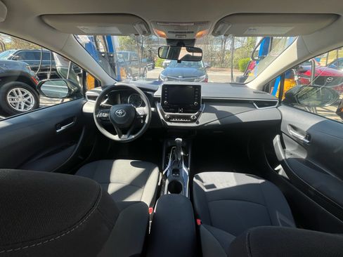 Used 2021 Toyota Corolla LE image 5