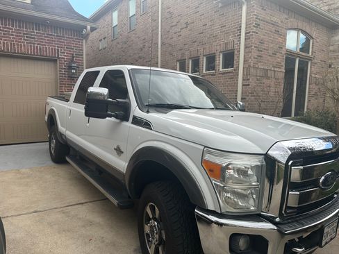 Used 2011 Ford F250 Lariat w/ Lariat Ultimate Pkg image 4