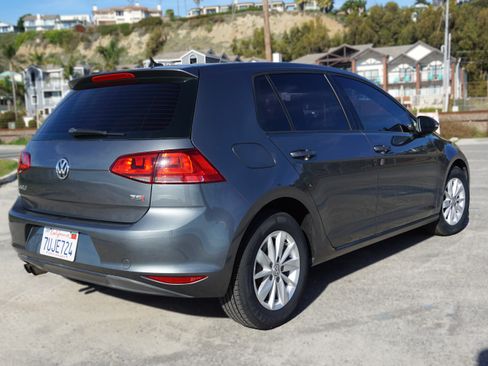 Used 2016 Volkswagen Golf S image 2
