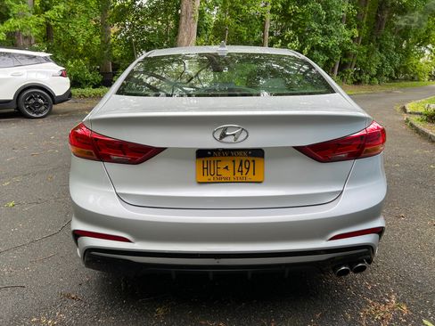Used 2017 Hyundai Elantra Sport w/ Sport Premium Package 06 FWD image 5