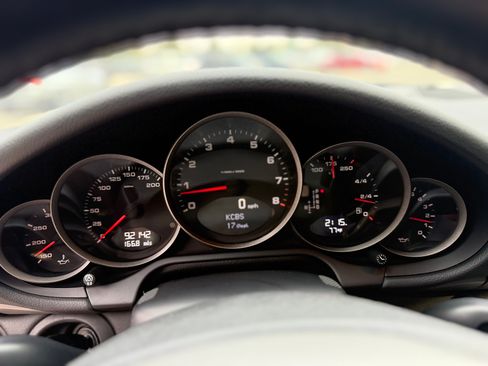 Used 2010 Porsche 911 Coupe image 14