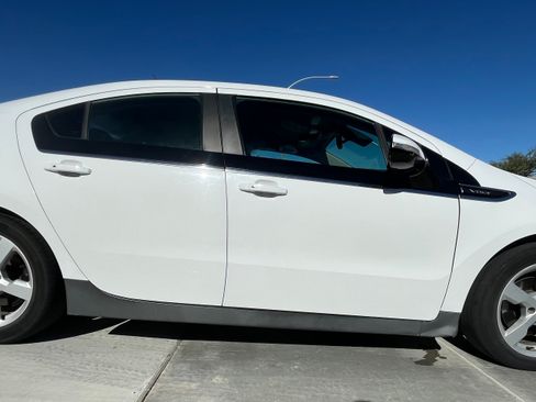 Used 2014 Chevrolet Volt Premium w/ Premium Trim Package image 1