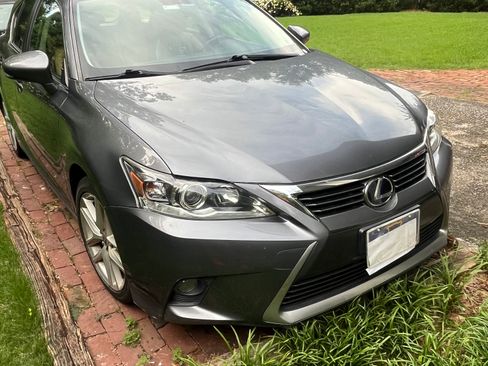 Used 2015 Lexus CT 200h w/ Seat Comfort Package FWD image 5