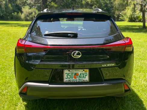 Used 2025 Lexus UX 300h FWD w/ Accessory Package (Z1) image 5