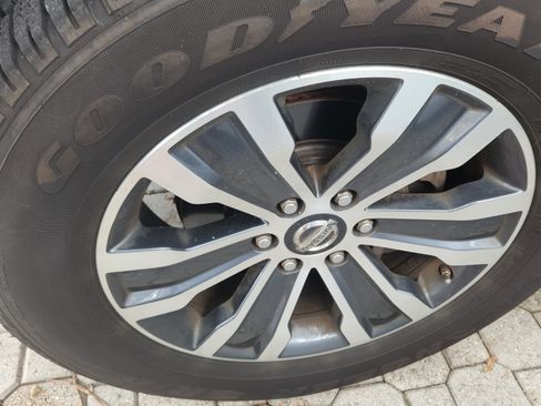 Used 2018 Nissan Armada SL w/ Premium Package image 12