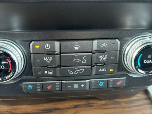 Used 2019 Ford F150 Lariat w/ Equipment Group 502A Luxury AWD/4WD image 17